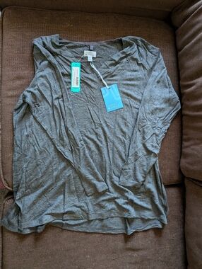Market & Spruce Gray V-Neck Long Sleeve Tee